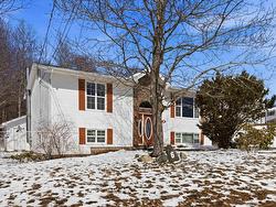 6 Rothsay Court  Lower Sackville, NS B4C 3W6