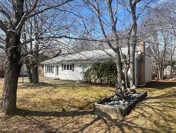 19 Dumbarton Avenue  Dartmouth, NS B2X 1Z7