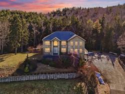 61 Colins Road  Bedford, NS B4B 1S8