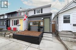53 CRAVEN ROAD Toronto, ON M4L 2Z4