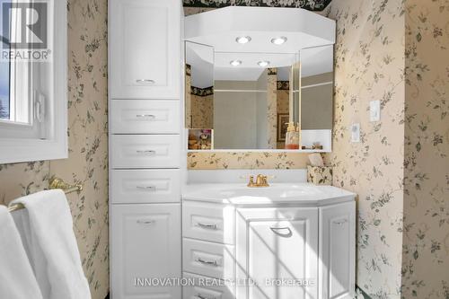 Four Piece Main Bathroom - 3024 Uplands Drive, Ottawa, ON - Indoor