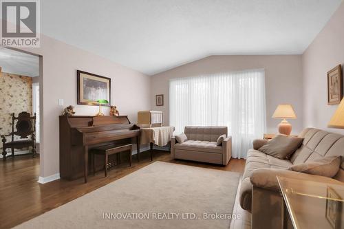 3024 Uplands Drive, Ottawa, ON - Indoor Photo Showing Living Room