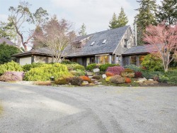 2574 Arbutus Rd Saanich, BC V8N 1W2