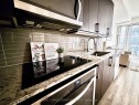 710-9600 Yonge Street, Richmond Hill, ON  - Indoor Photo Showing Kitchen With Upgraded Kitchen 