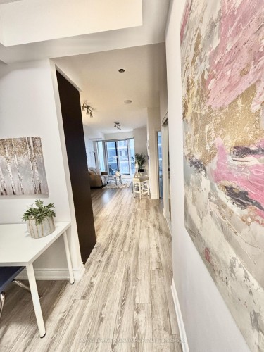 710-9600 Yonge Street, Richmond Hill, ON - Indoor Photo Showing Other Room