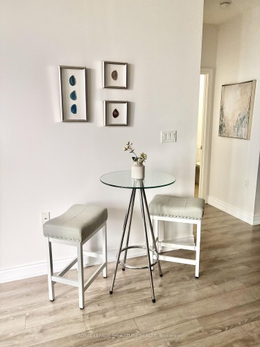 710-9600 Yonge Street, Richmond Hill, ON - Indoor Photo Showing Dining Room