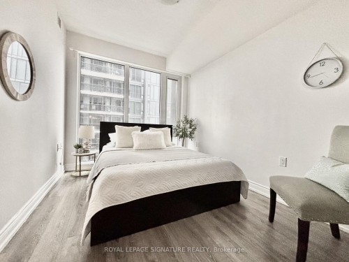 710-9600 Yonge Street, Richmond Hill, ON - Indoor Photo Showing Bedroom