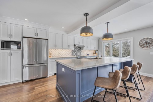 18 Peter Street, Amaranth, ON - Indoor Photo Showing Kitchen With Stainless Steel Kitchen With Upgraded Kitchen