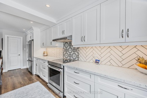 18 Peter Street, Amaranth, ON - Indoor Photo Showing Kitchen With Stainless Steel Kitchen With Upgraded Kitchen