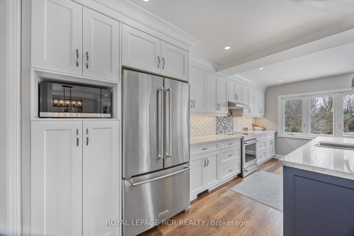 18 Peter Street, Amaranth, ON - Indoor Photo Showing Kitchen With Stainless Steel Kitchen