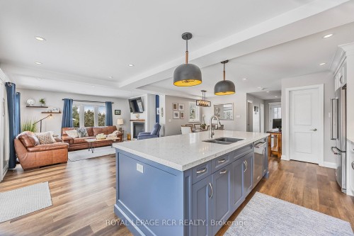 18 Peter Street, Amaranth, ON - Indoor