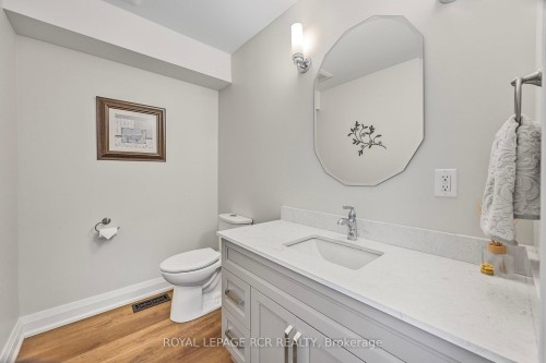 18 Peter Street, Amaranth, ON - Indoor Photo Showing Bathroom