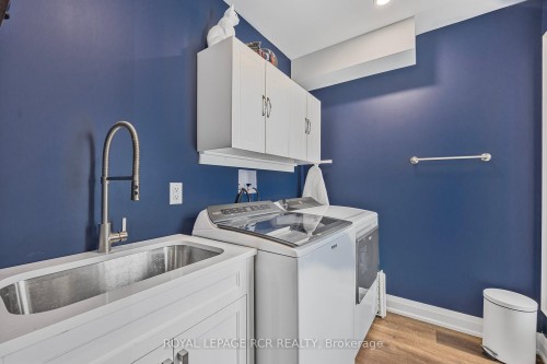 18 Peter Street, Amaranth, ON - Indoor Photo Showing Laundry Room