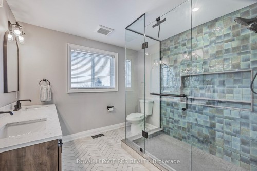18 Peter Street, Amaranth, ON - Indoor Photo Showing Bathroom