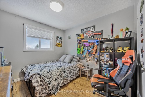 18 Peter Street, Amaranth, ON - Indoor Photo Showing Bedroom