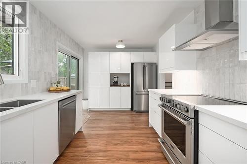 406 Oakwood Drive, Burlington, ON - Indoor Photo Showing Kitchen With Stainless Steel Kitchen With Upgraded Kitchen