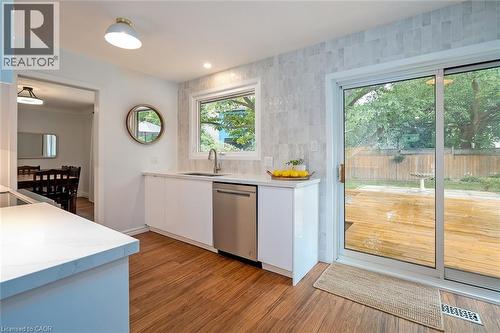 406 Oakwood Drive, Burlington, ON - Indoor Photo Showing Kitchen
