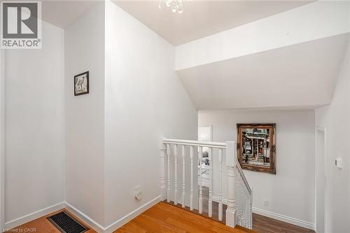 406 Oakwood Drive, Burlington, ON - Indoor Photo Showing Other Room