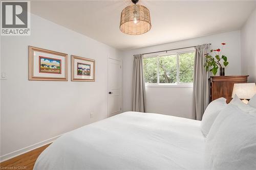 406 Oakwood Drive, Burlington, ON - Indoor Photo Showing Bedroom