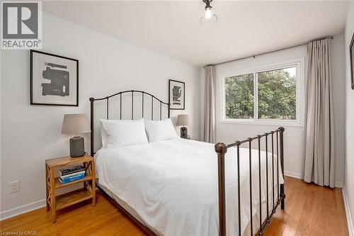 406 Oakwood Drive, Burlington, ON - Indoor Photo Showing Bedroom