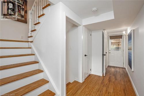 406 Oakwood Drive, Burlington, ON - Indoor Photo Showing Other Room