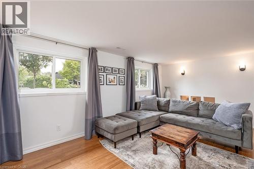 406 Oakwood Drive, Burlington, ON - Indoor Photo Showing Living Room