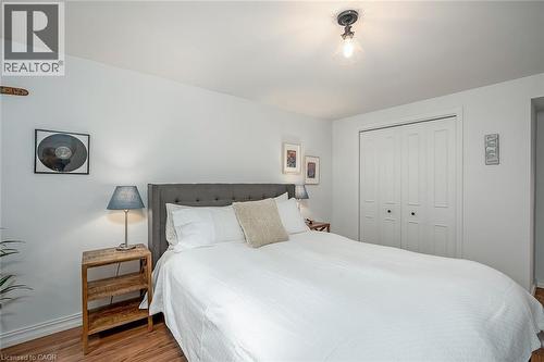 406 Oakwood Drive, Burlington, ON - Indoor Photo Showing Bedroom
