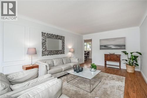 406 Oakwood Drive, Burlington, ON - Indoor Photo Showing Living Room