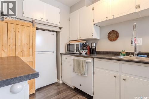 60 Clark Crescent, Saskatoon, SK - Indoor Photo Showing Kitchen