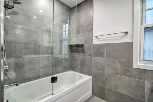 Salle de bains - 23-1 Av. Rosemount, Westmount, QC - Indoor Photo Showing Bathroom