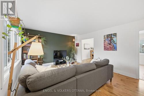 483 Prince Albert Street, Ottawa, ON - Indoor Photo Showing Living Room