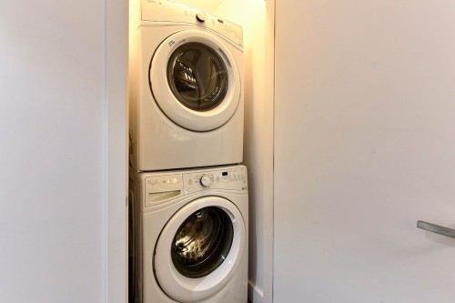 Laundry - 609-1220 Rue Crescent, Montréal (Ville-Marie), QC - Indoor Photo Showing Laundry Room