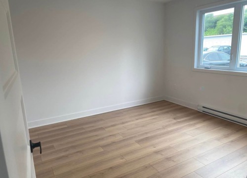 Bedroom - 101-460 Rue Lewis O., Waterloo, QC - Indoor Photo Showing Other Room
