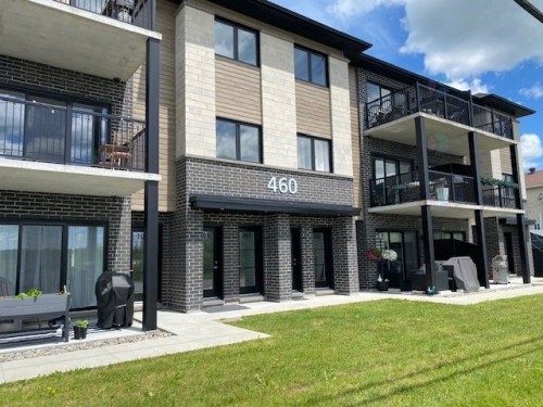 Front of Structure - 101-460 Rue Lewis O., Waterloo, QC - Outdoor