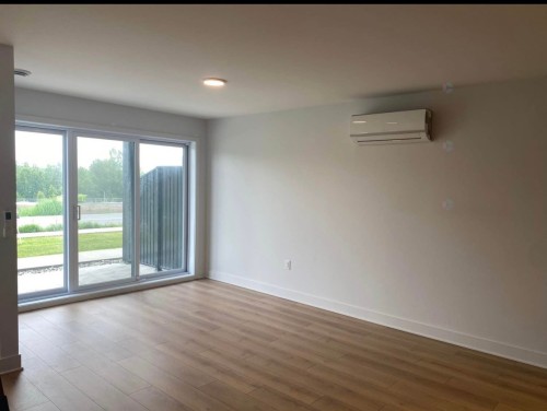 Living Room - 101-460 Rue Lewis O., Waterloo, QC - Indoor Photo Showing Other Room