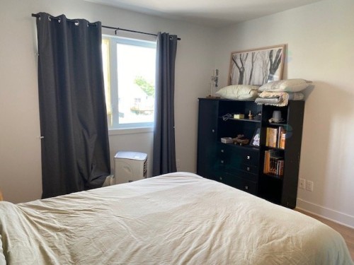 Master Bedroom - 302-460 Rue Lewis O., Waterloo, QC - Indoor Photo Showing Bedroom