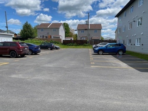 Parking - 302-460 Rue Lewis O., Waterloo, QC - Outdoor