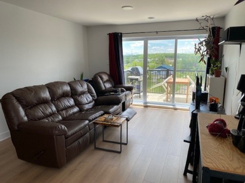 Living Room - 302-460 Rue Lewis O., Waterloo, QC - Indoor Photo Showing Living Room