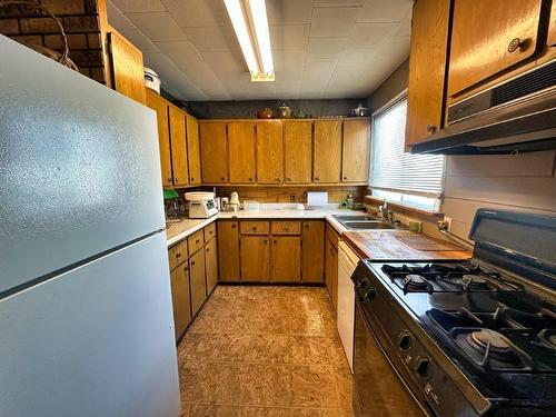 101 Brompton Road, Red Rock, ON - Indoor Photo Showing Kitchen With Double Sink