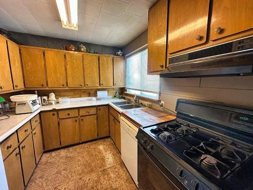101 Brompton Road, Red Rock, ON - Indoor Photo Showing Kitchen With Double Sink