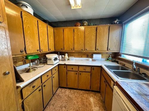 101 Brompton Road, Red Rock, ON - Indoor Photo Showing Kitchen With Double Sink