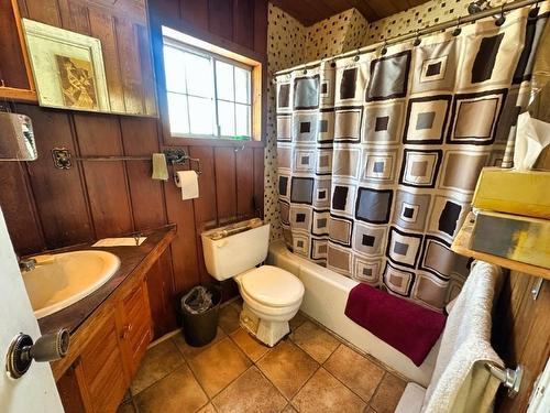 101 Brompton Road, Red Rock, ON - Indoor Photo Showing Bathroom