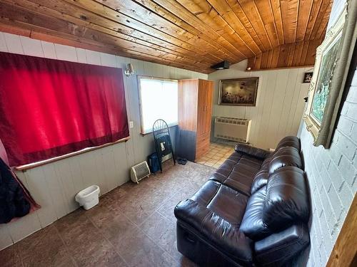 101 Brompton Road, Red Rock, ON - Indoor With Fireplace