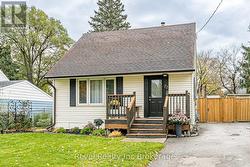 72 BAYSWATER STREET Woodstock (Woodstock - North), ON N4S 5K3