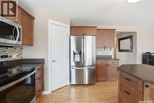 3286 Mcclocklin Road, Saskatoon, SK - Indoor Photo Showing Kitchen