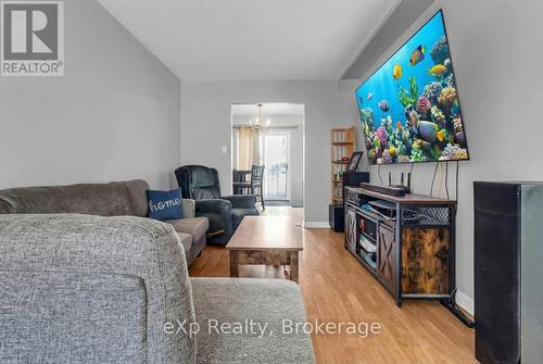 20 Trillium Drive, Tillsonburg, ON - Indoor Photo Showing Living Room