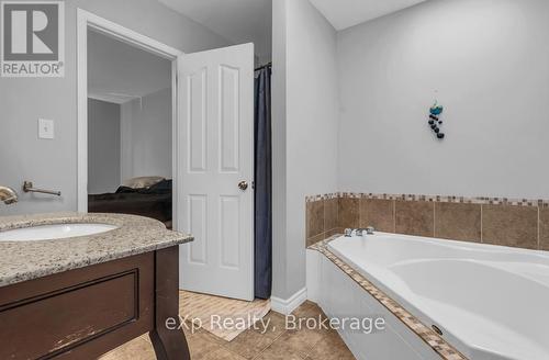 20 Trillium Drive, Tillsonburg, ON - Indoor Photo Showing Bathroom