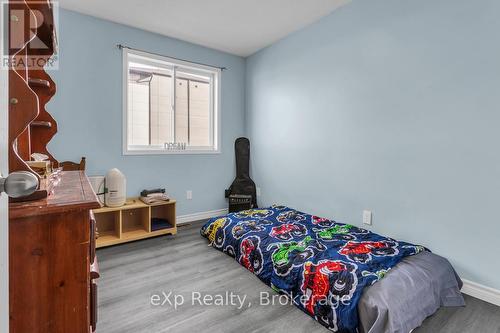 20 Trillium Drive, Tillsonburg, ON - Indoor Photo Showing Bedroom