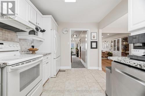 Kitchen - ceramic flooring - 3368 Mainsail Crescent, Mississauga, ON - Indoor Photo Showing Kitchen