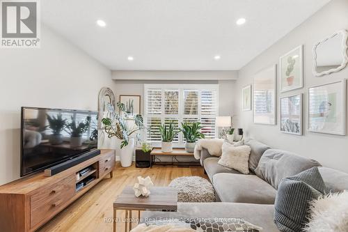 Living Room - California Shutters - 3368 Mainsail Crescent, Mississauga, ON - Indoor Photo Showing Living Room